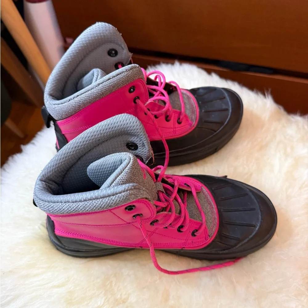 Nike Pink and Gray Boots Sixe 7 - Picture 1 of 4